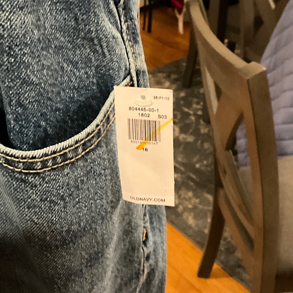 Old Navy Women's Boot cut Blue Jeans NWT. Size 18 - Picture 2 of 4